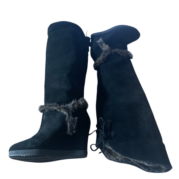 Guess OTK Suede Wedge Boots Faux Fur Trim Après-ski Winter Glam Black H3” 7.5. - Picture 2 of 7